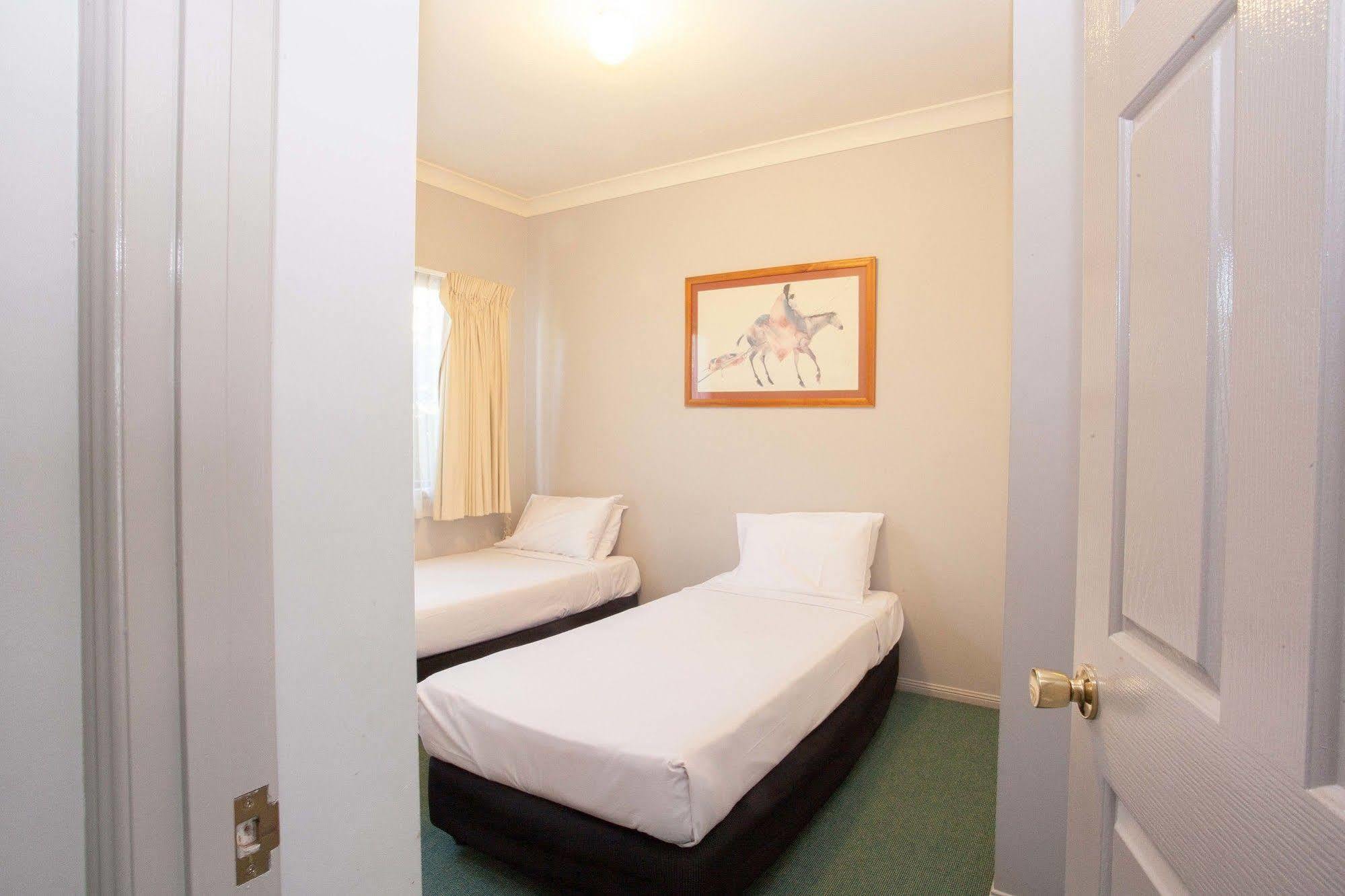 Springwood Motor Inn Екстер'єр фото